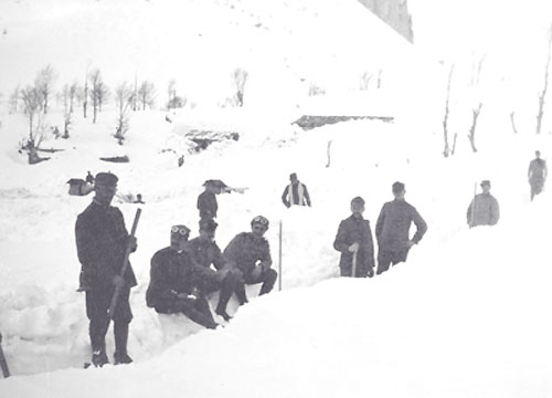 San Valentino camminamenti nella neve gennaio 1916