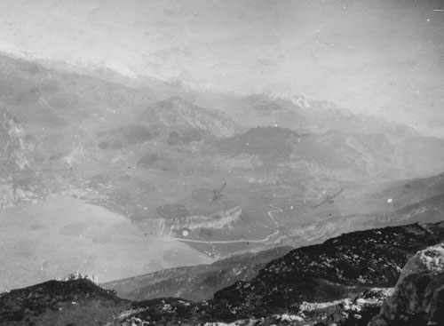 Varagna l'alto Lago di Garda con le postazioni austriache di Monte Brione e della Valle del Sarca