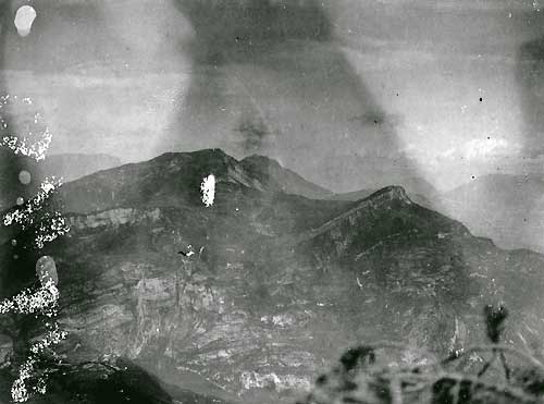 Varagna veduta sul  Monte Biaena con le postazioni di artiglieria austriache, sulla Valle di Cameras e sul Lago di Loppio