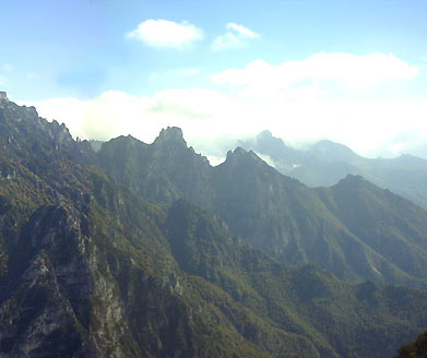 Panoramica sulla parte centrale del massiccio del Pasubio dal Monte Corno di Vallarsa